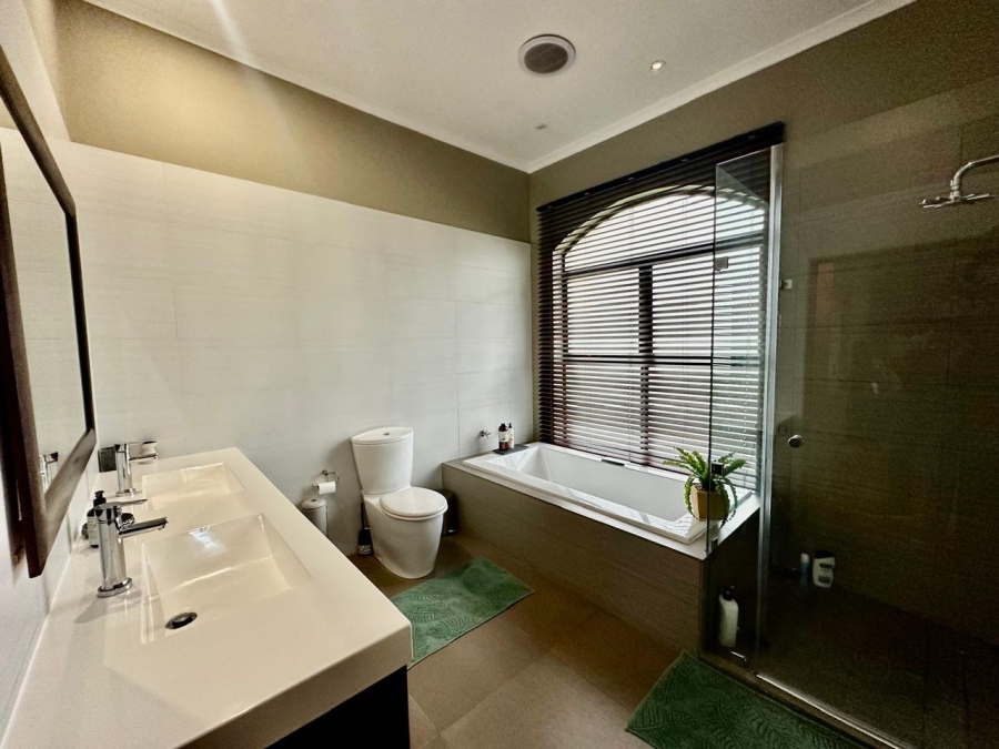 4 Bedroom Property for Sale in Klein Zevenwacht Western Cape